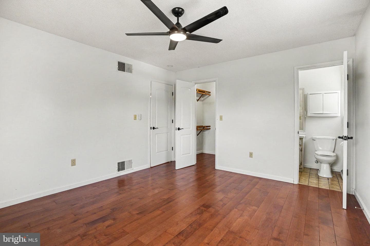 469 Hoffman Drive photo 15