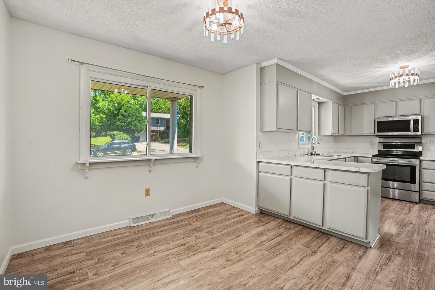469 Hoffman Drive photo 5