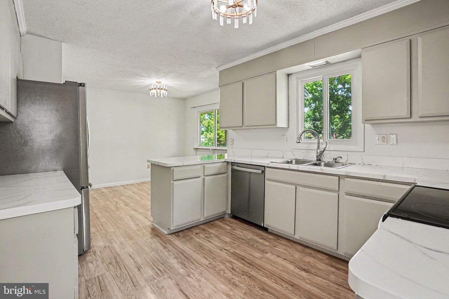 469 Hoffman Drive photo 7