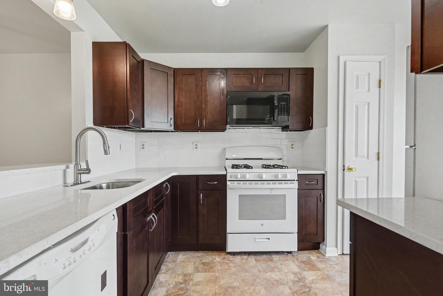 6624 Springford Terrace photo 9