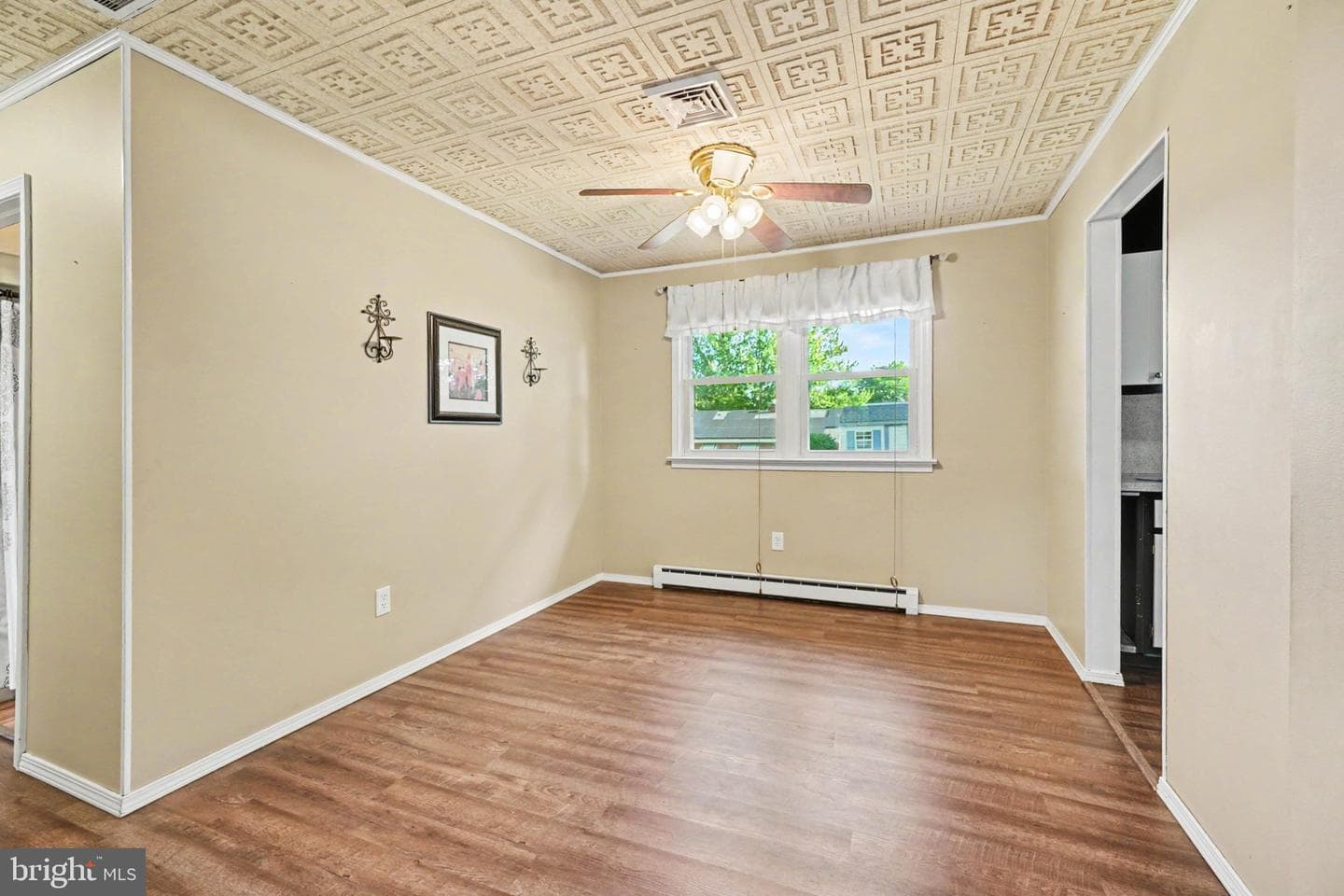 121 Carolyn Street photo 5