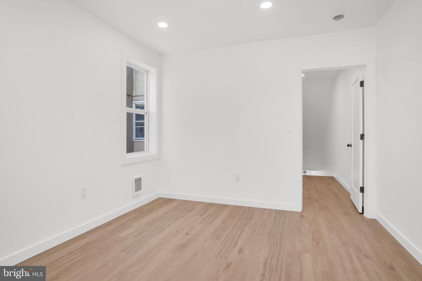 1608 Hunter St photo 12