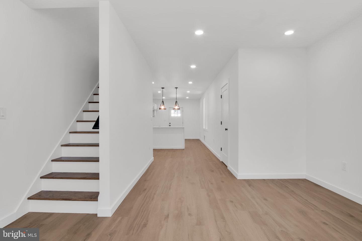 1608 Hunter St photo 7