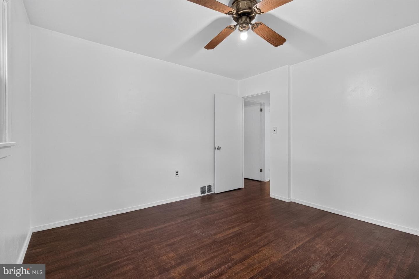 5595 Arminda Street photo 12
