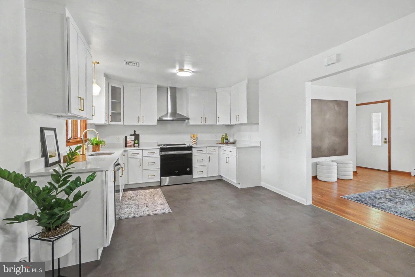 222 Robin Road photo 9