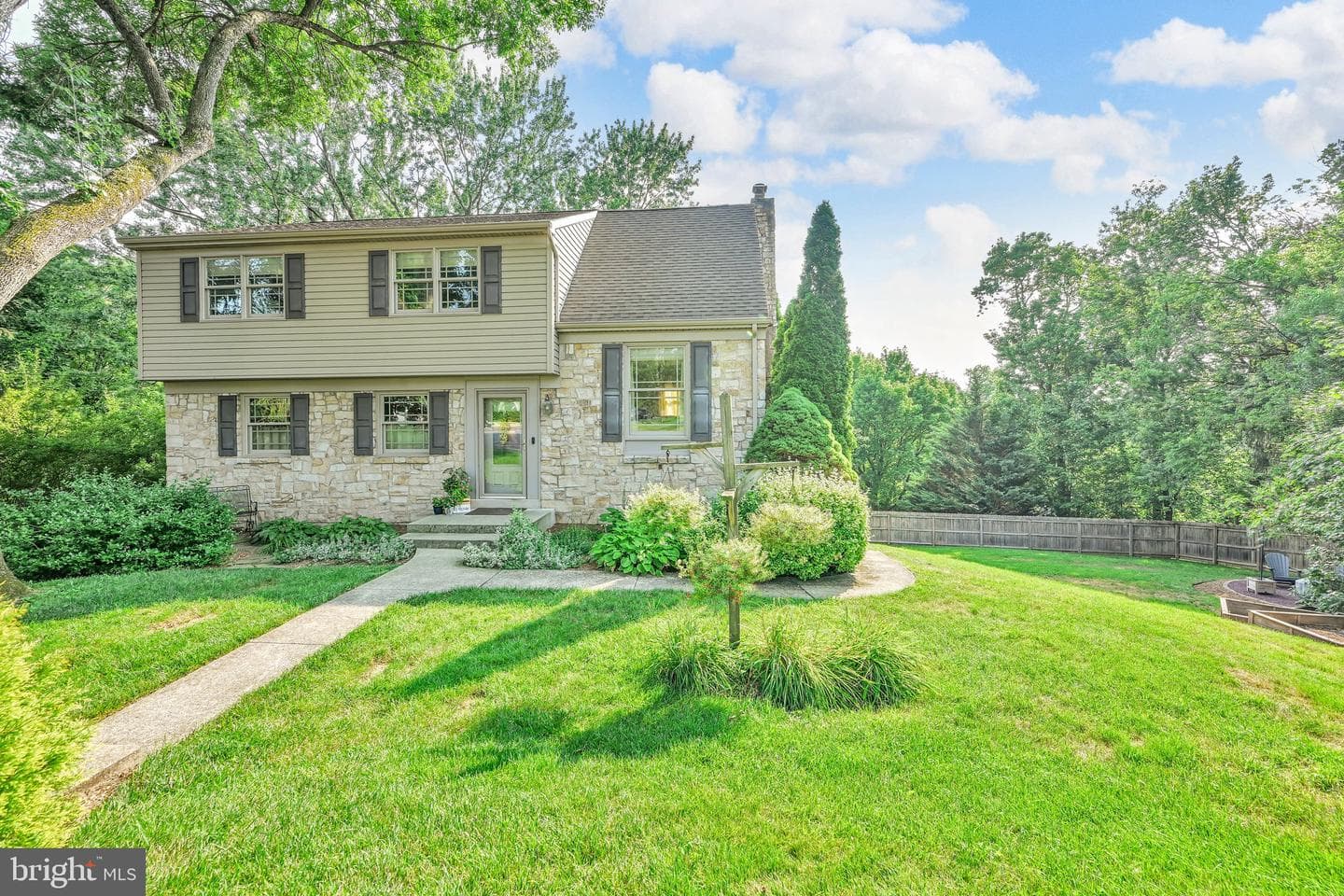 8 Sycamore Road photo 5