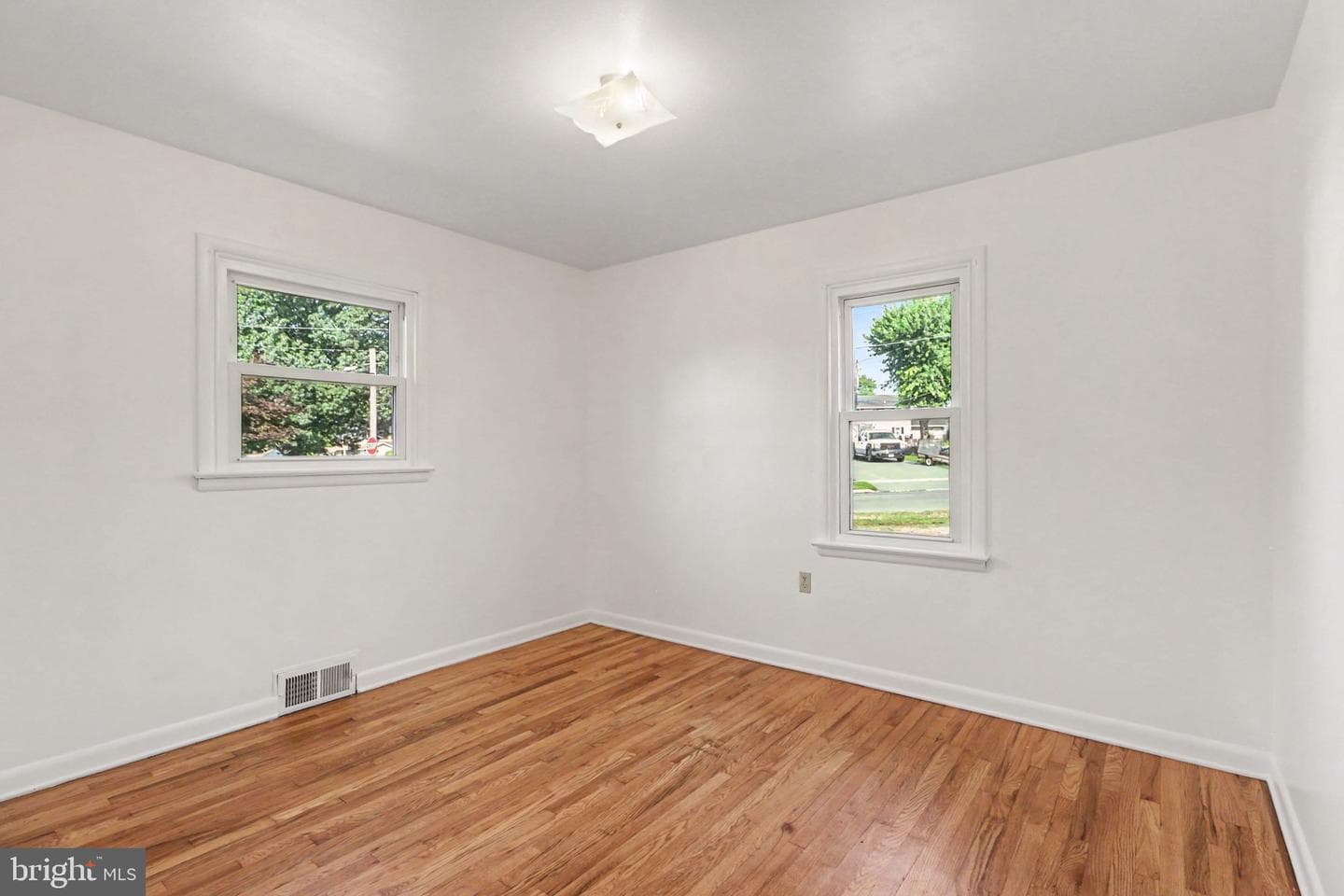 100 Nissley Drive photo 14