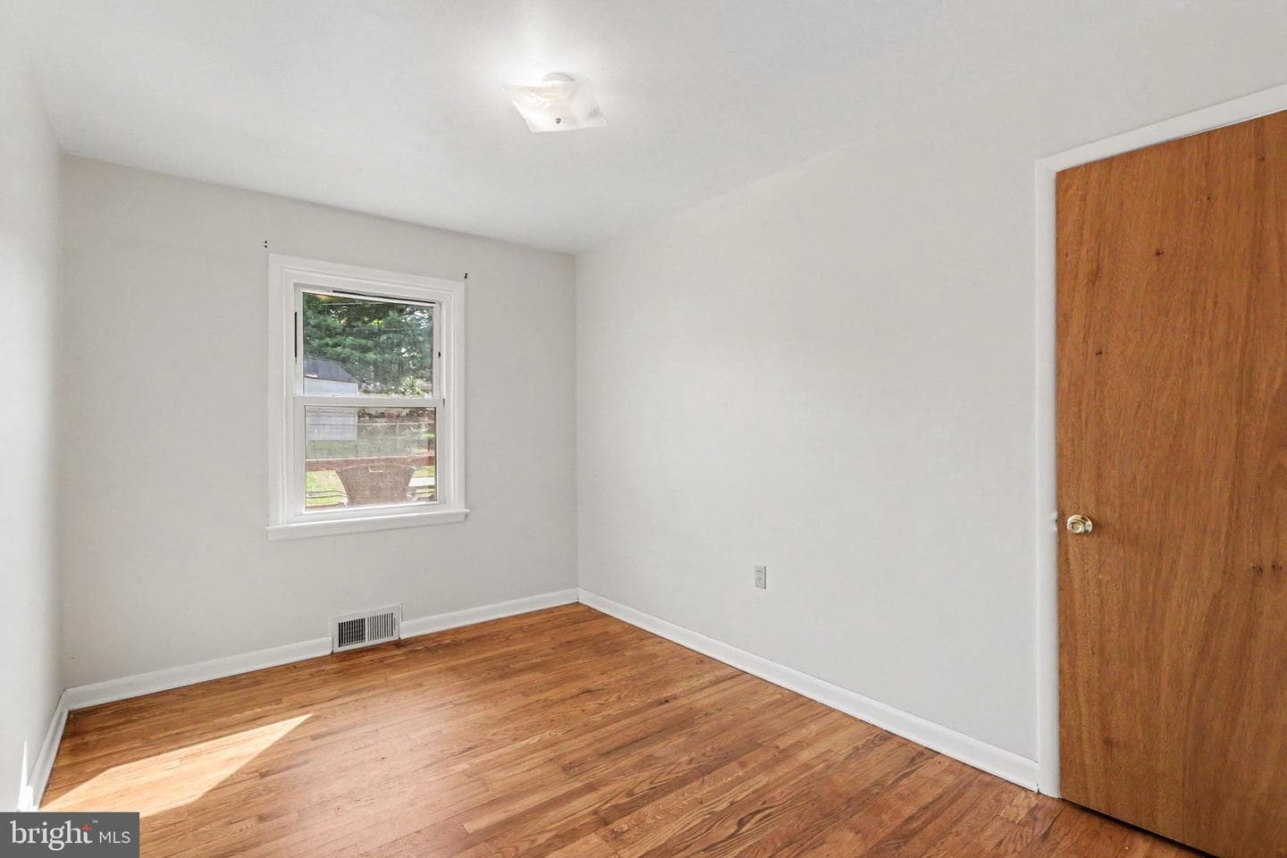100 Nissley Drive photo 16