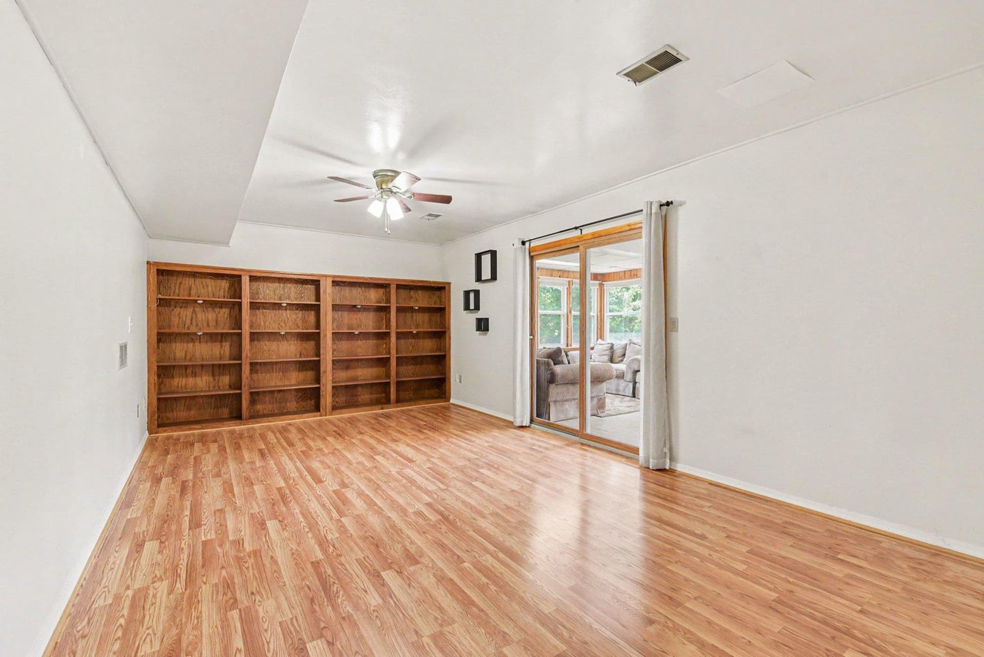 992 Martin Lane photo 17