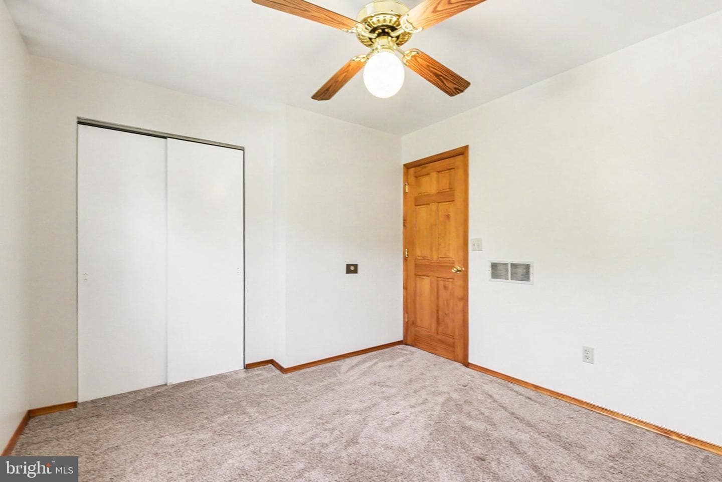 992 Martin Lane photo 27