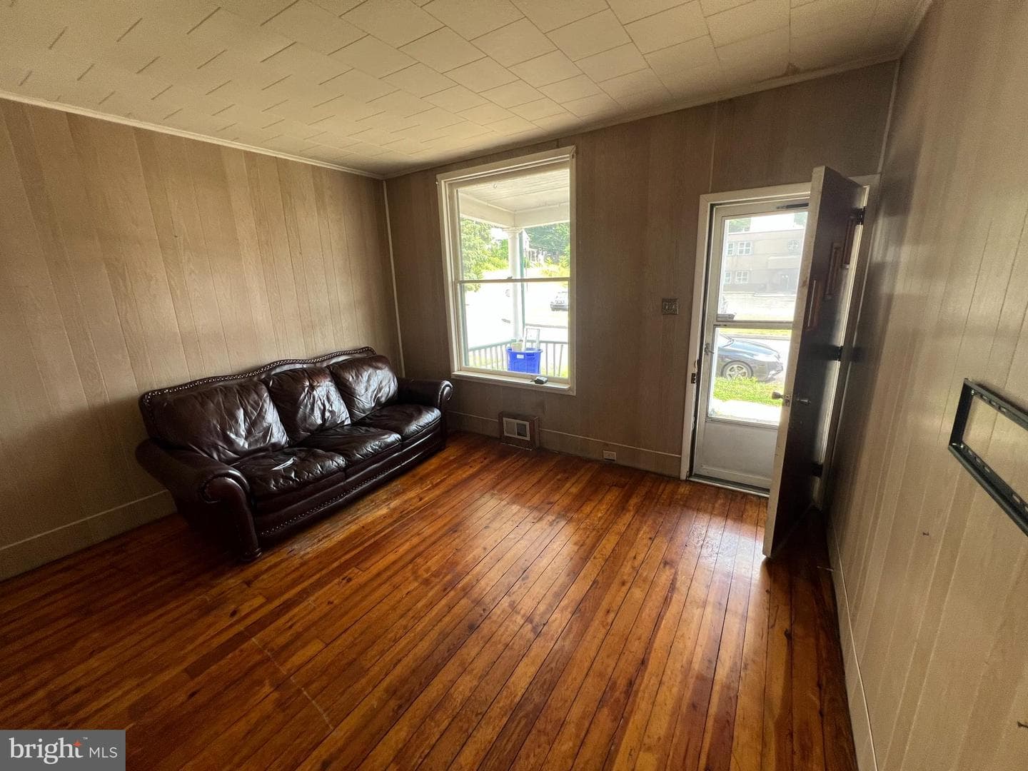 2042 Berryhill Street photo 4