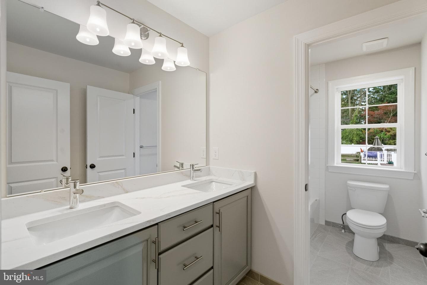 10 Claremont Boulevard photo 33