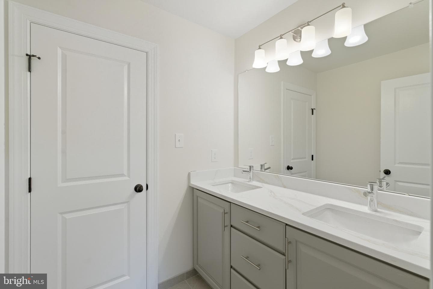 12 Claremont Boulevard photo 36