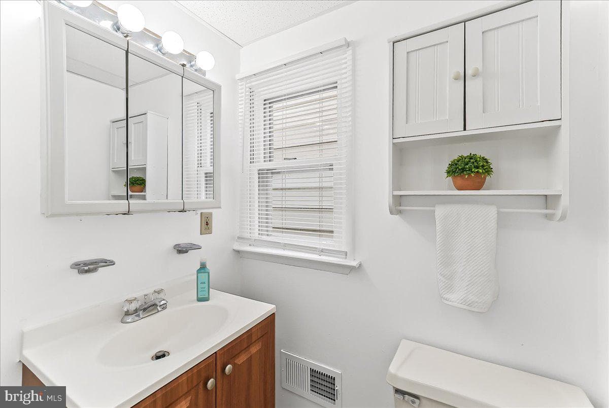 4518 Post Road photo 11