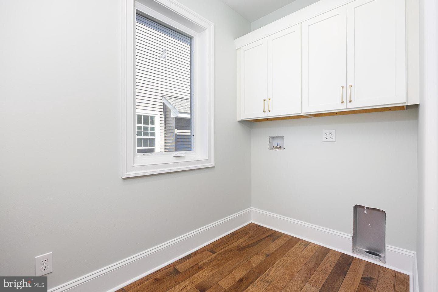 607 Summer Street photo 11