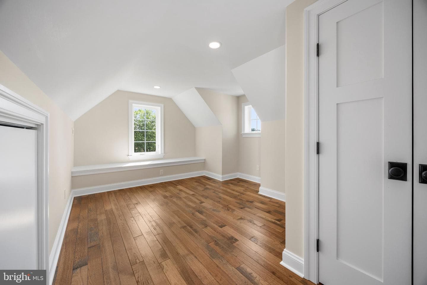 611 Summer Street photo 37