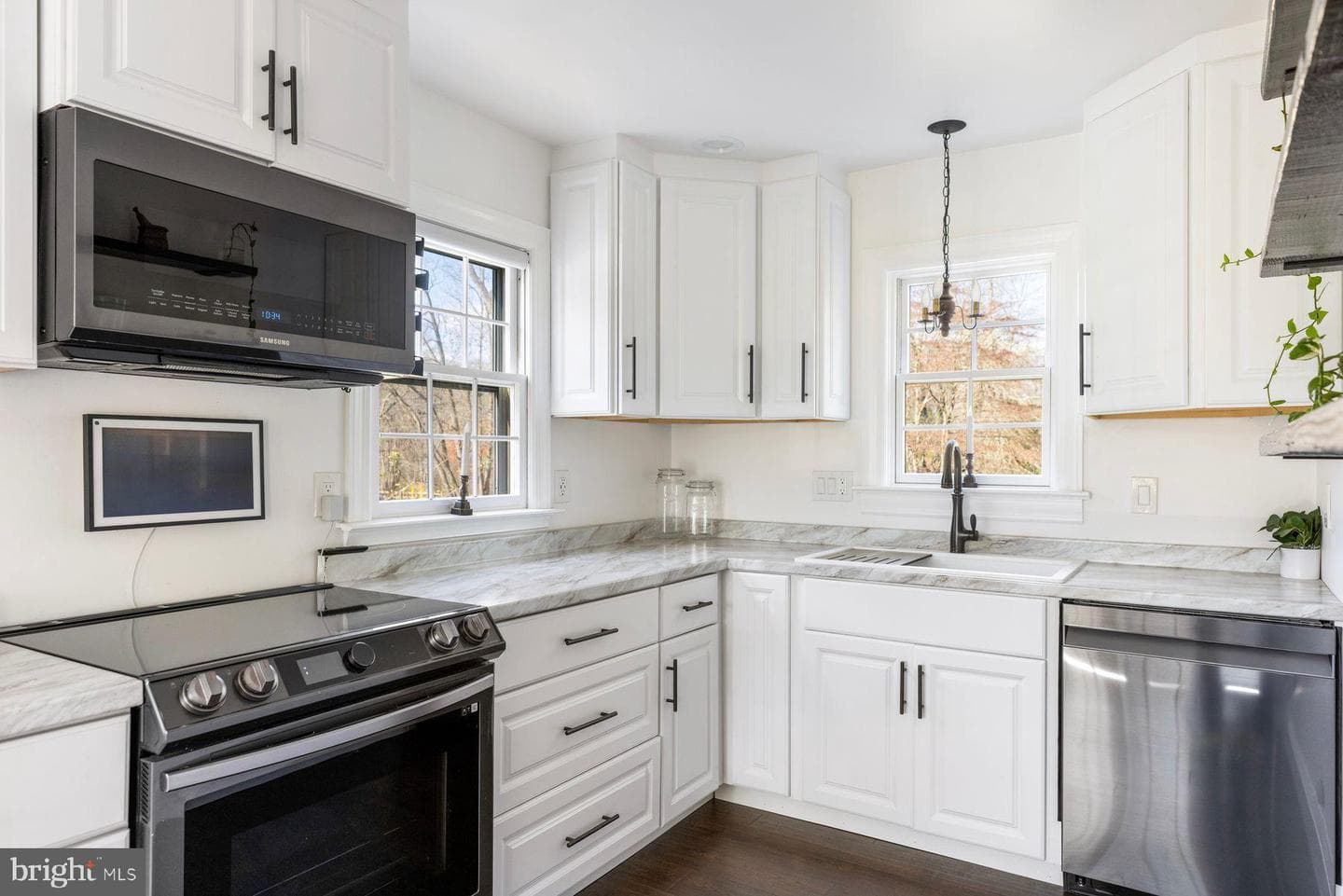 1554 Meadow Lane photo 9