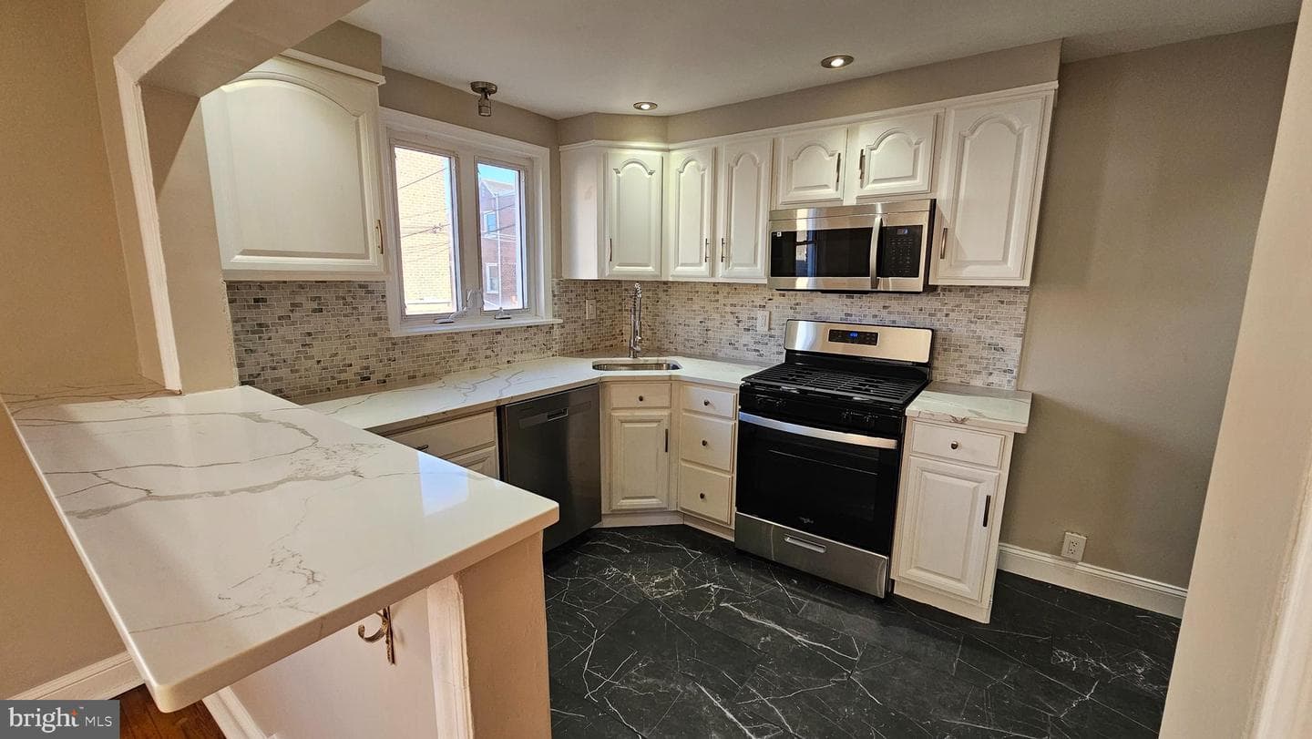 825 Laurel Road photo 11