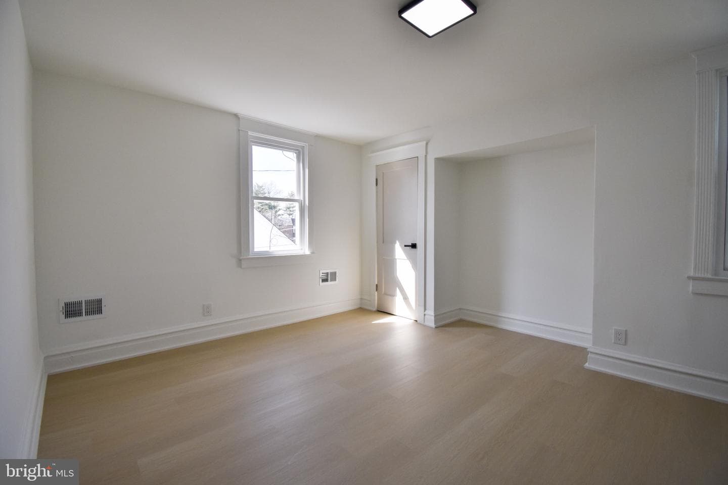 247 Heather Road photo 16