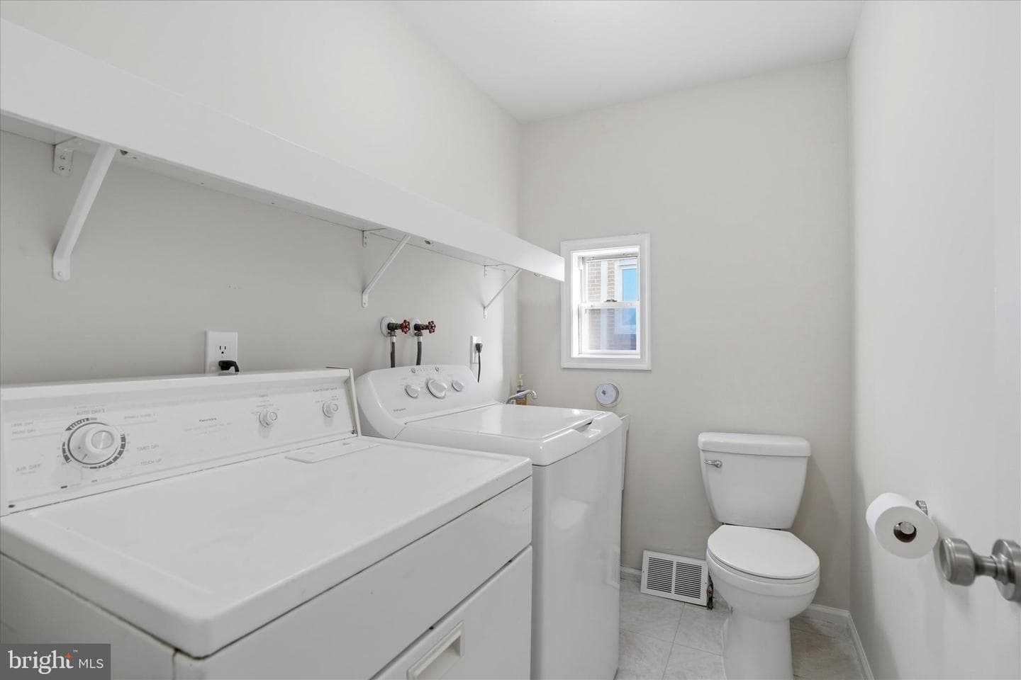 856 Martin Avenue photo 8