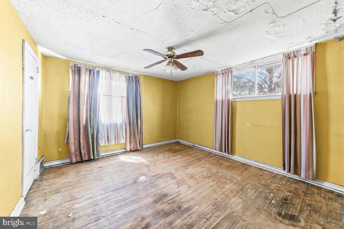 1300 Wycombe Avenue photo 11