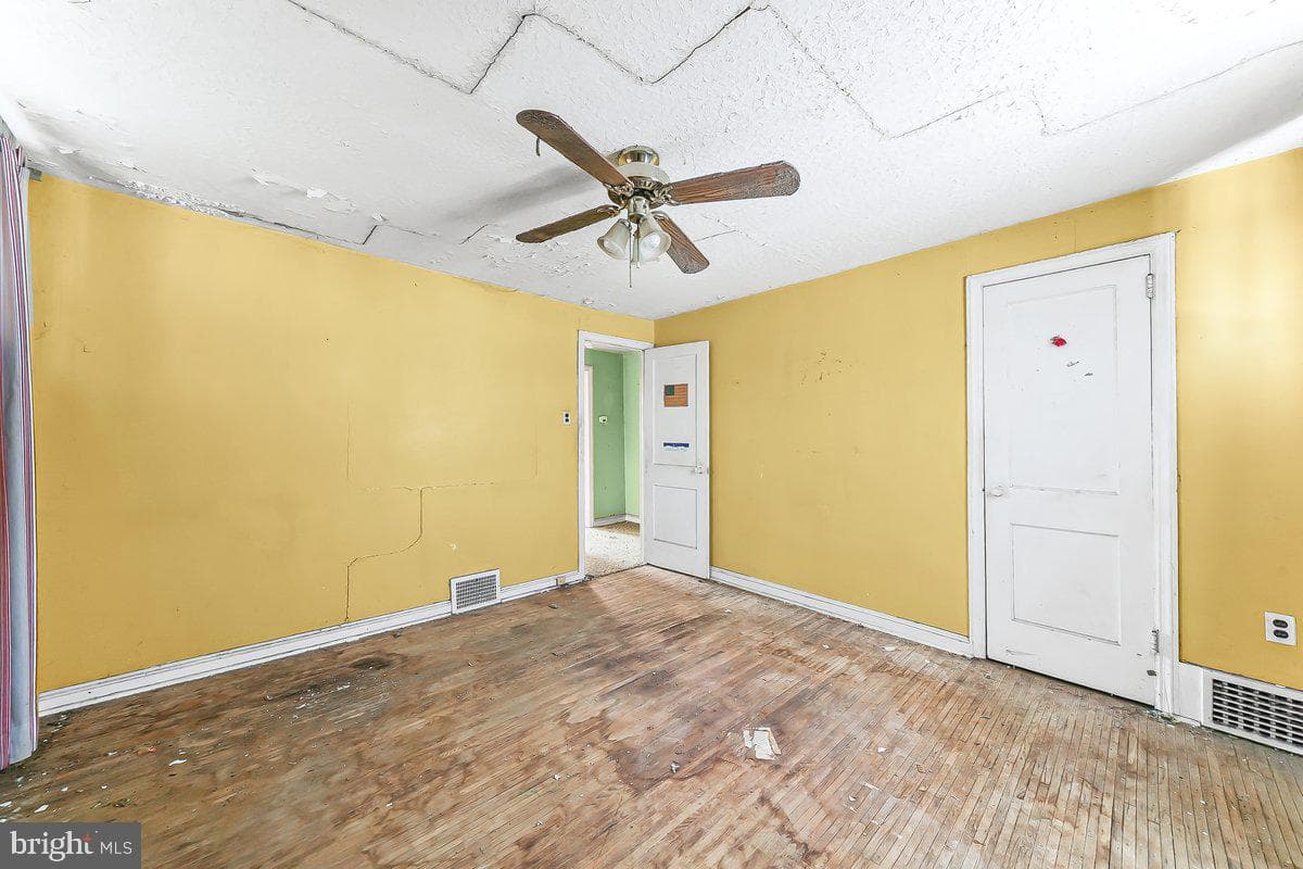 1300 Wycombe Avenue photo 12