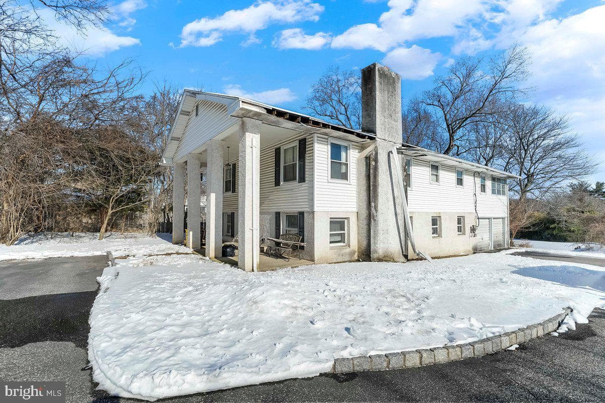 641 W Sproul Road photo 4
