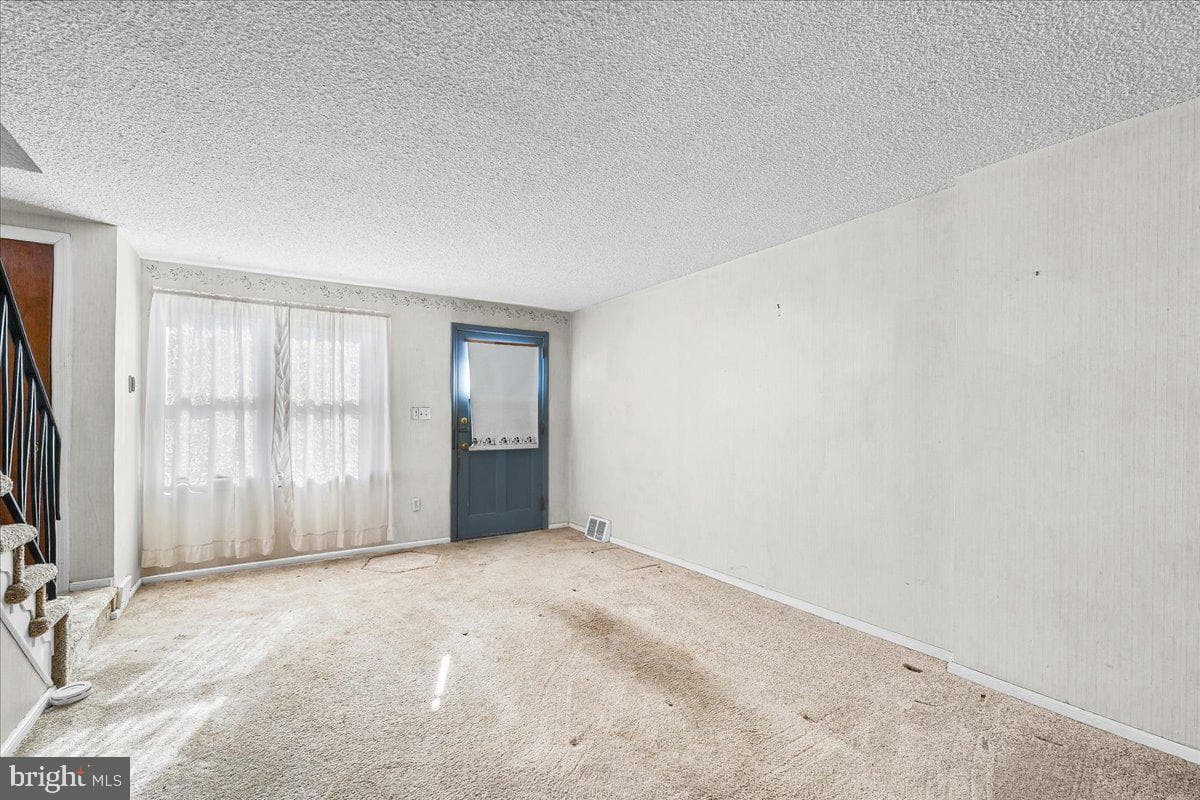 2038 Kent Road photo 5