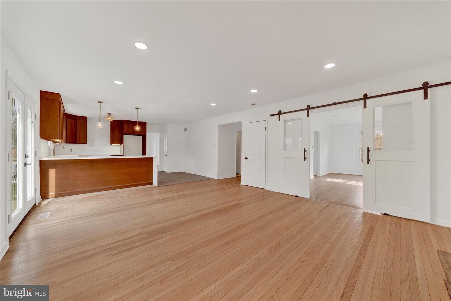 658 W Rolling Road photo 14