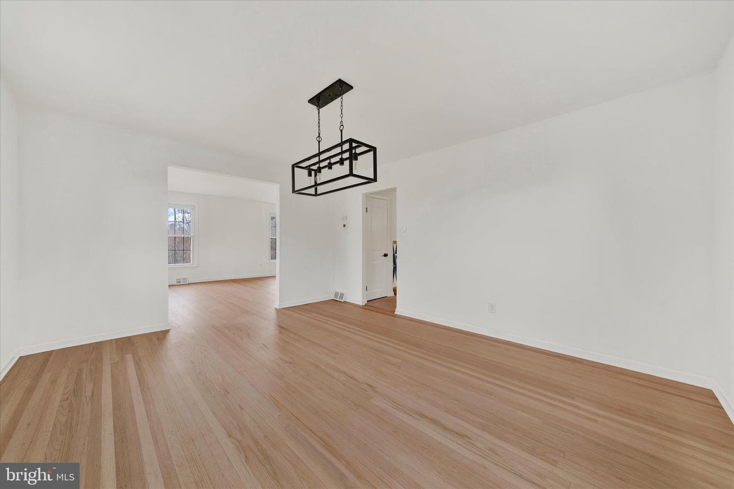 658 W Rolling Road photo 17