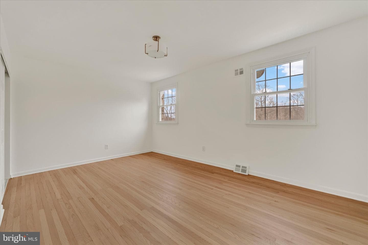 658 W Rolling Road photo 26
