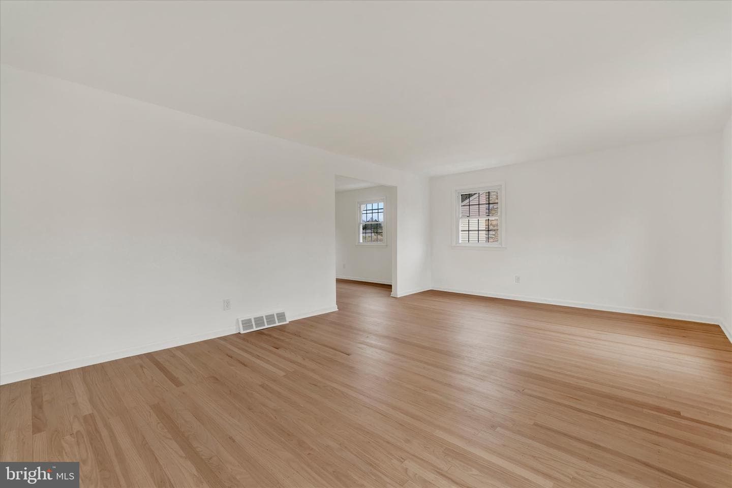 658 W Rolling Road photo 5