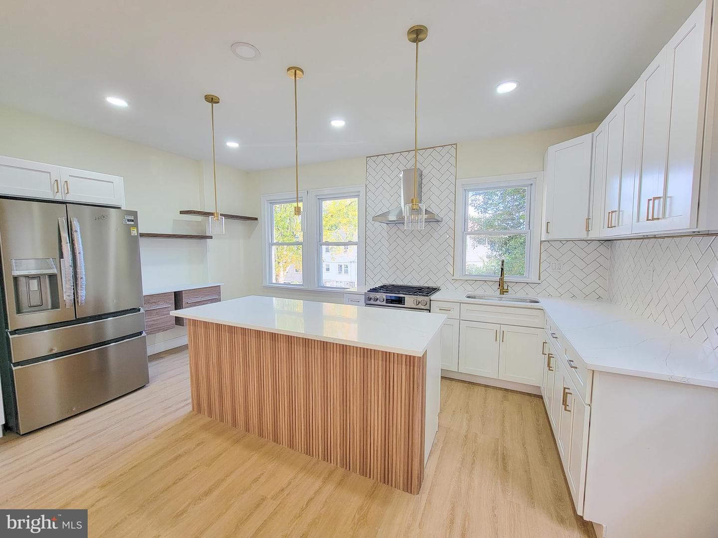 1016 Whitby Avenue photo 10