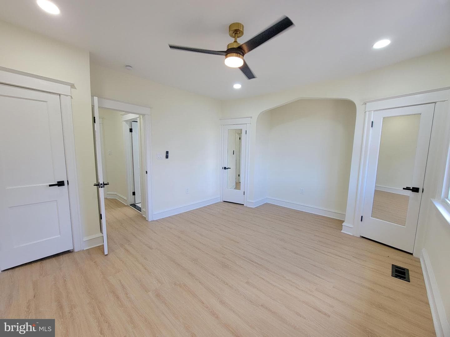1016 Whitby Avenue photo 12