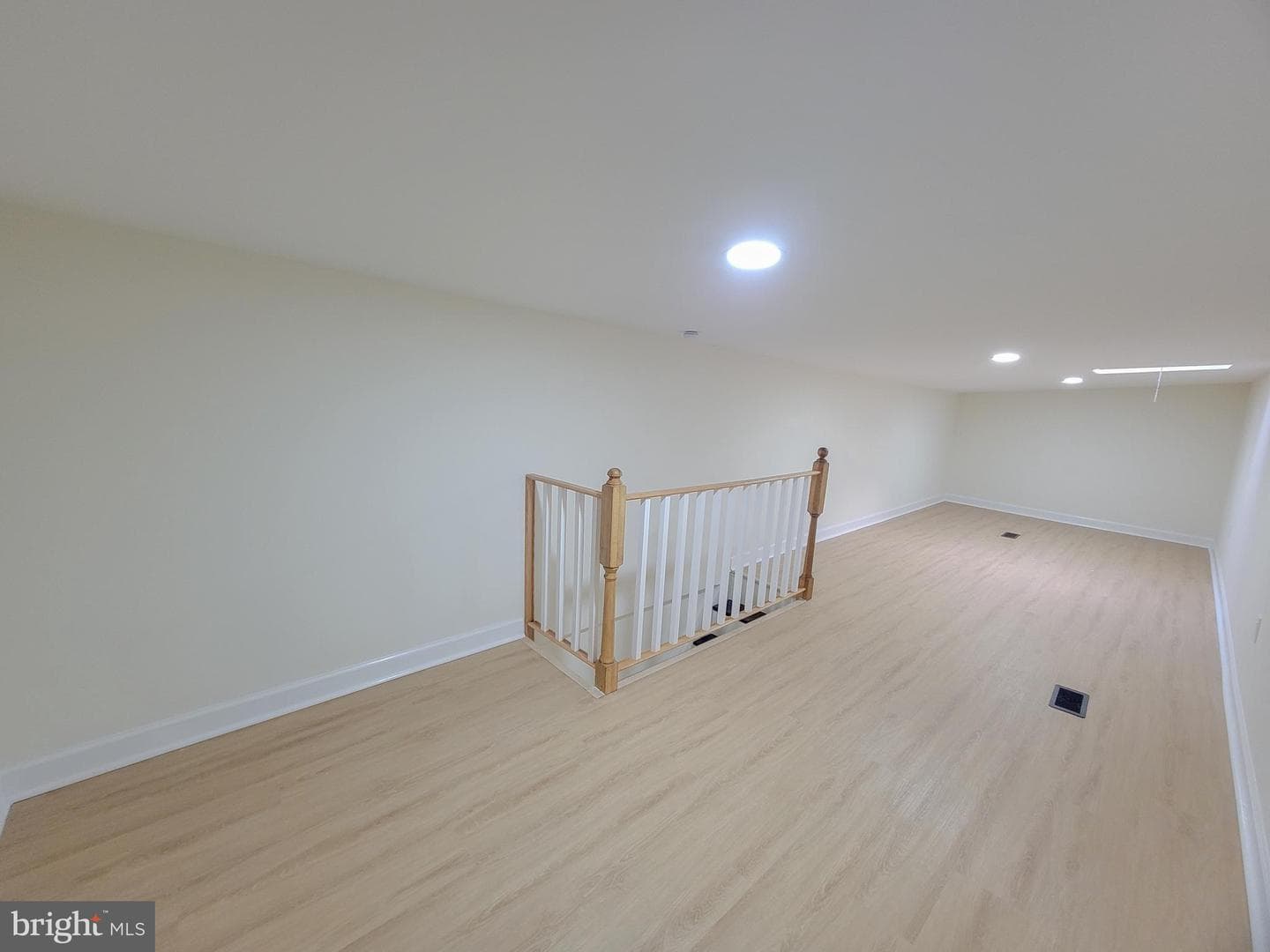 1016 Whitby Avenue photo 20