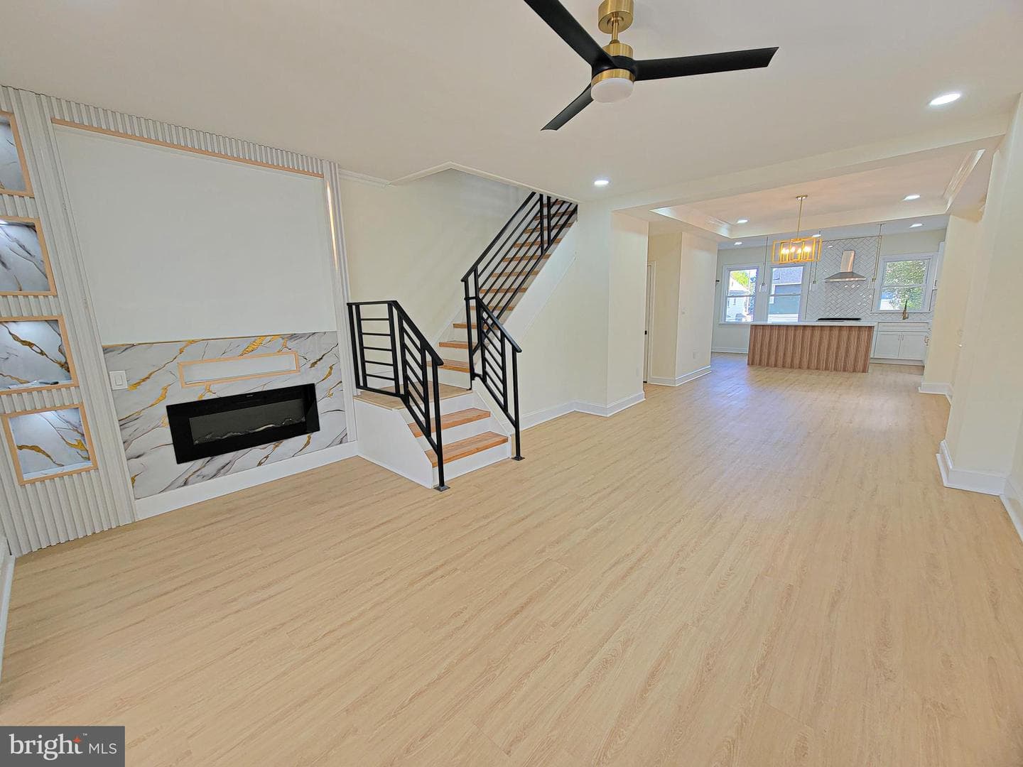 1016 Whitby Avenue photo 4