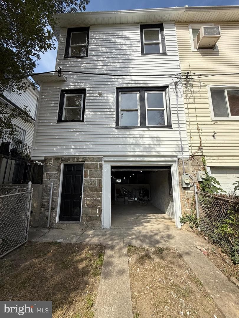 1016 Whitby Avenue photo 43
