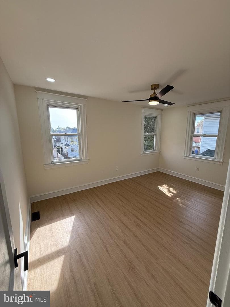1016 Whitby Avenue photo 48
