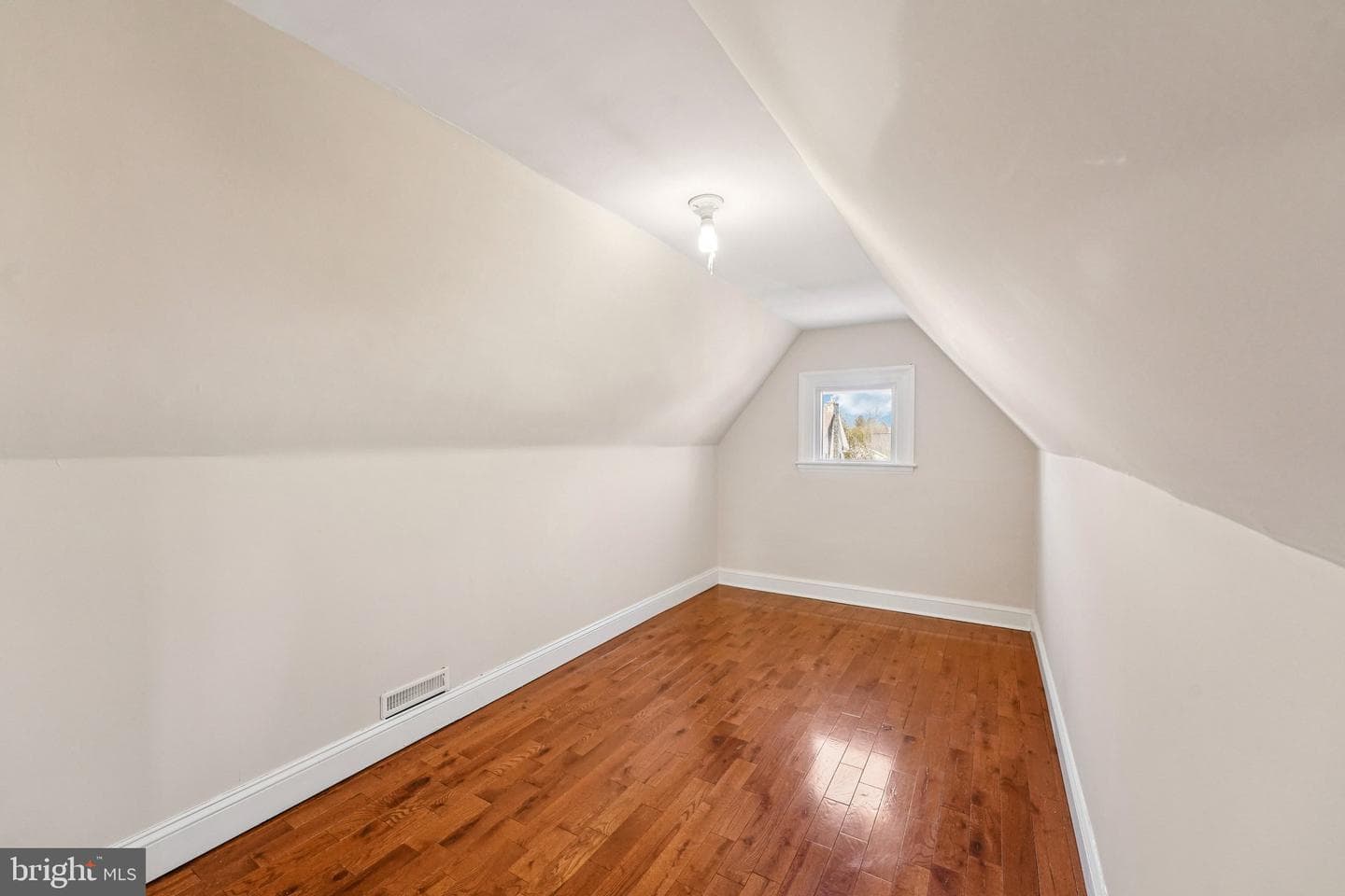 606 Mason Avenue photo 36