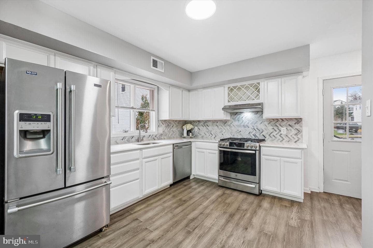 22 E Belair Road photo 11