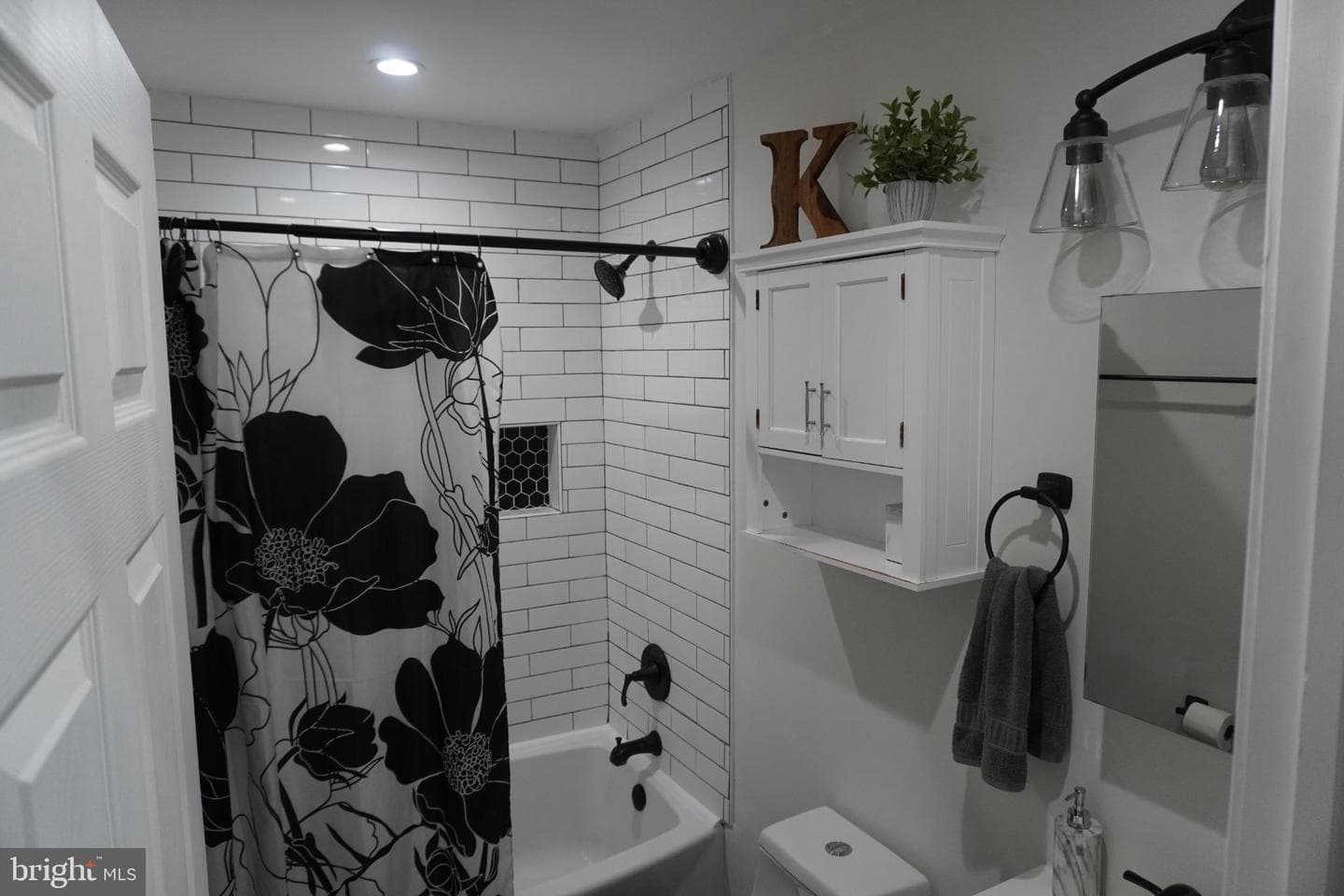 103 Tuscany Road photo 4