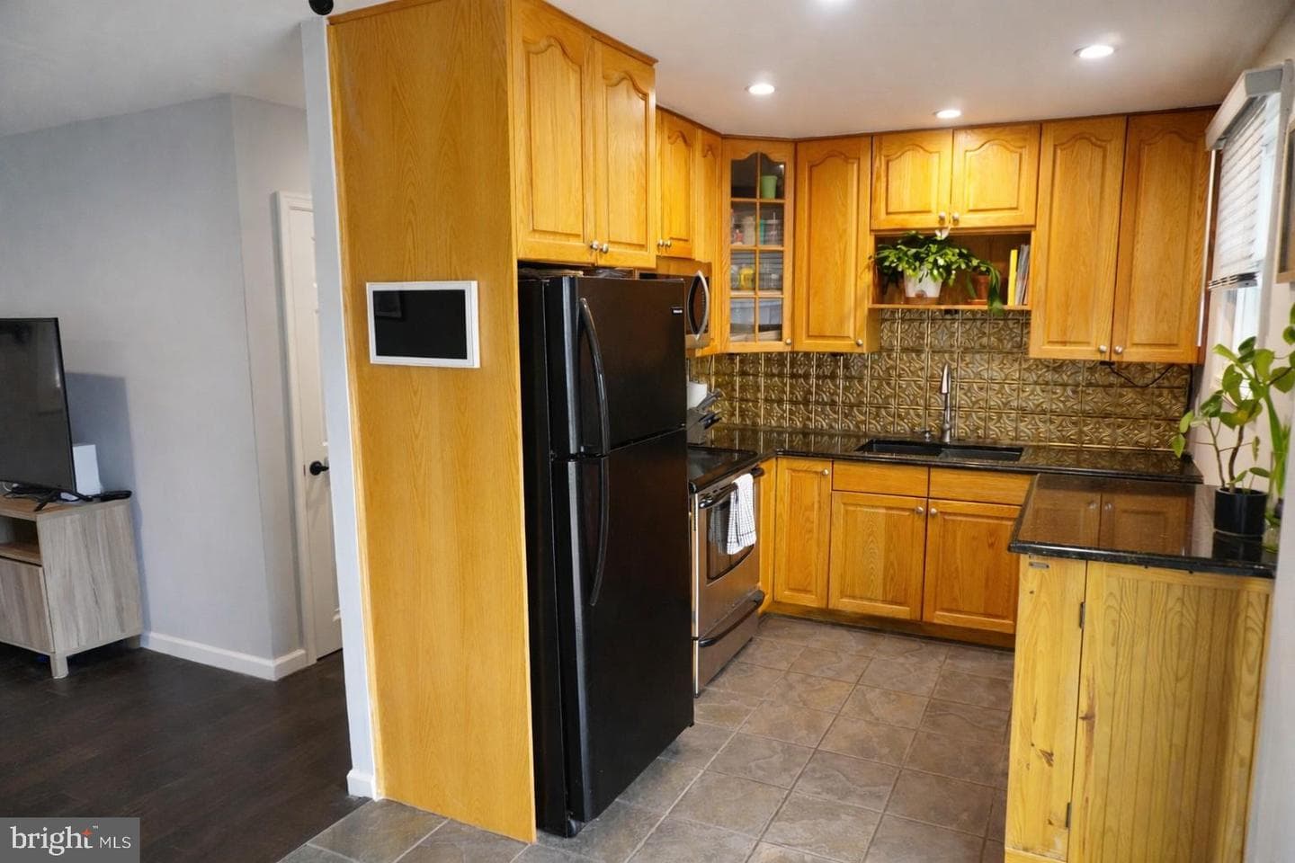 103 Tuscany Road photo 5