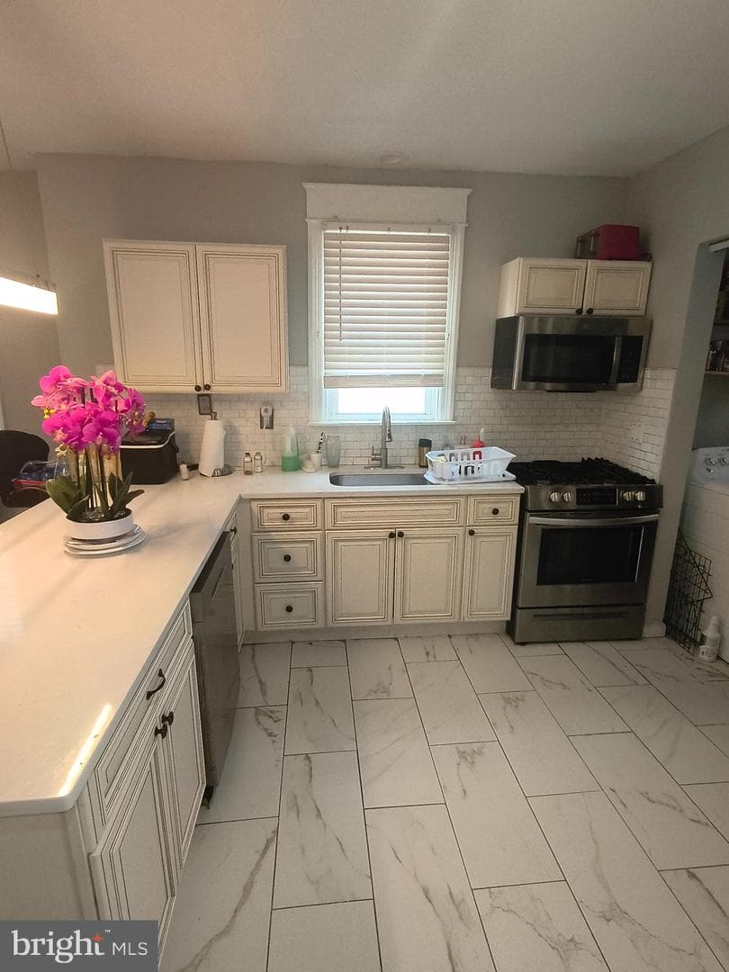 530 Orchard Avenue photo 5