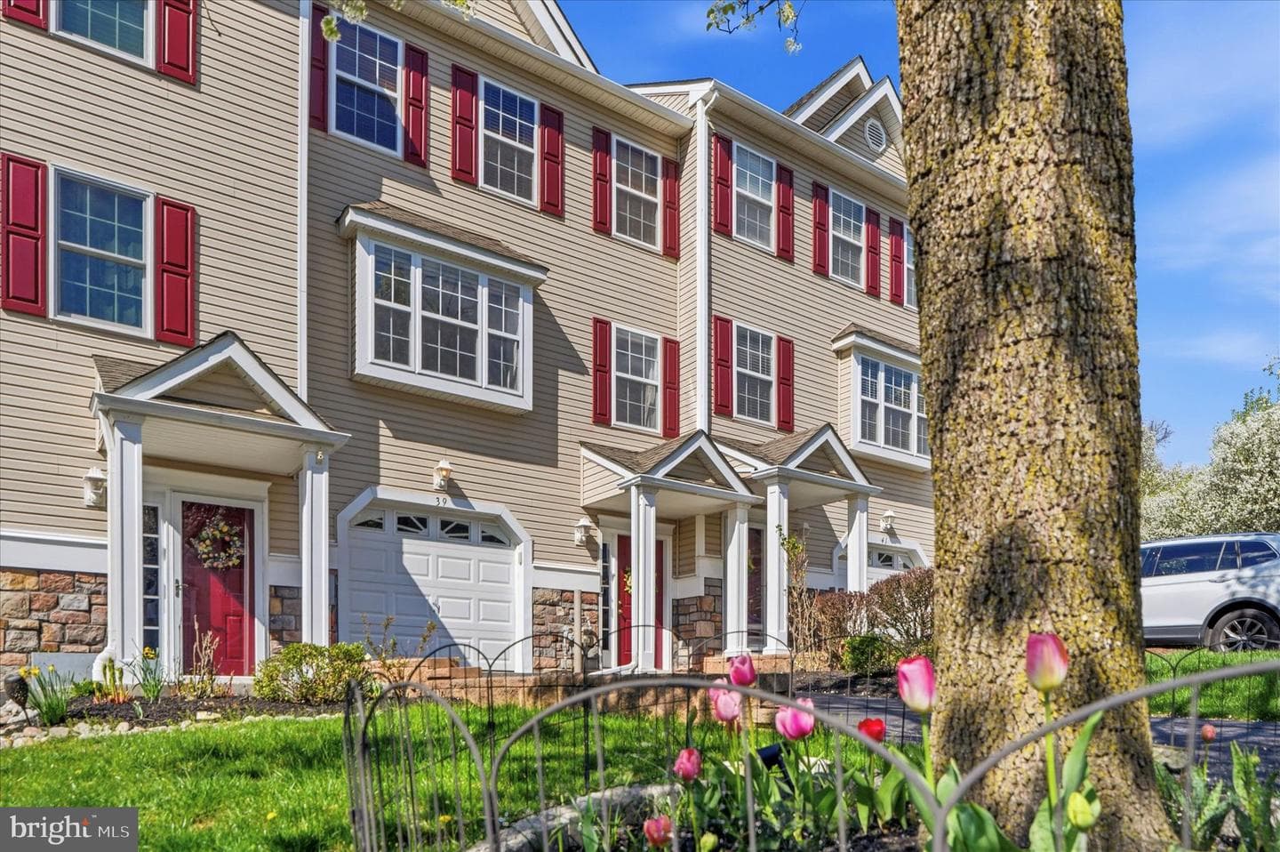 39 Hoag Lane photo 2