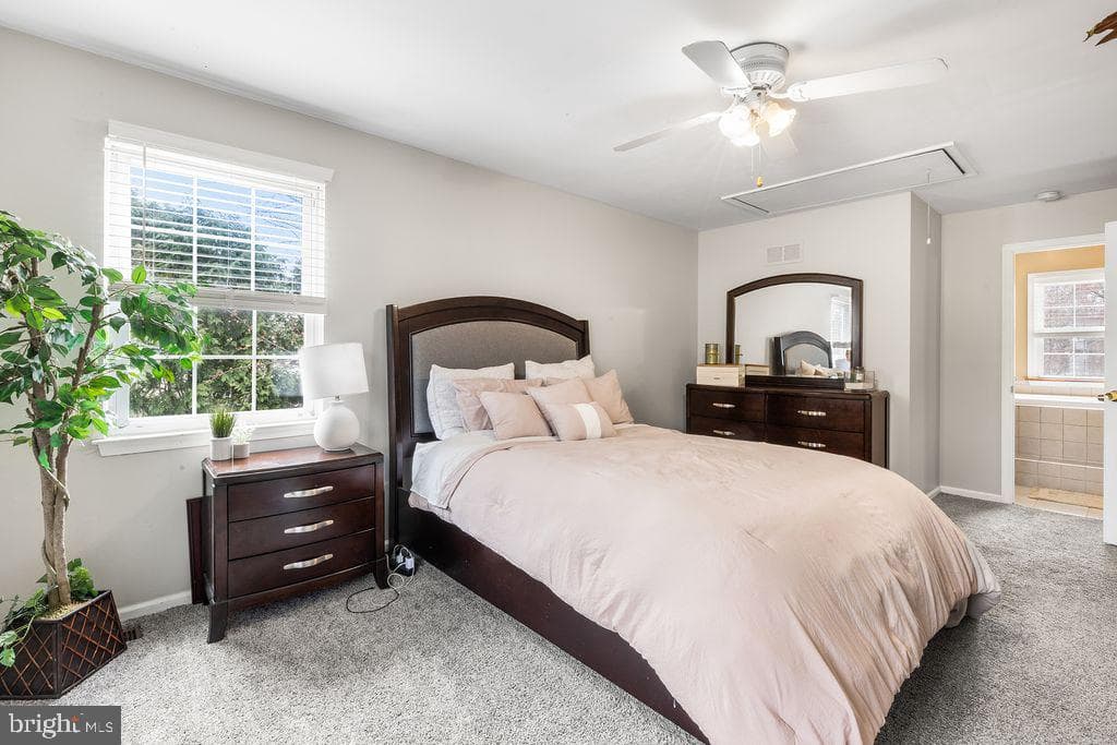 121 Jennifer Way photo 16