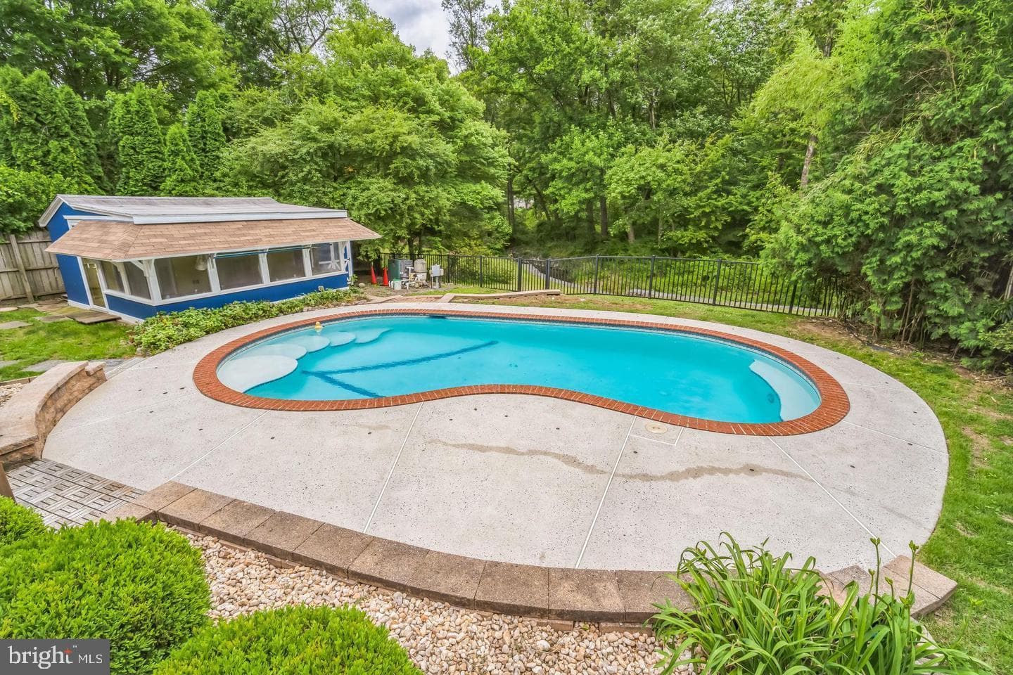 121 Jennifer Way photo 33