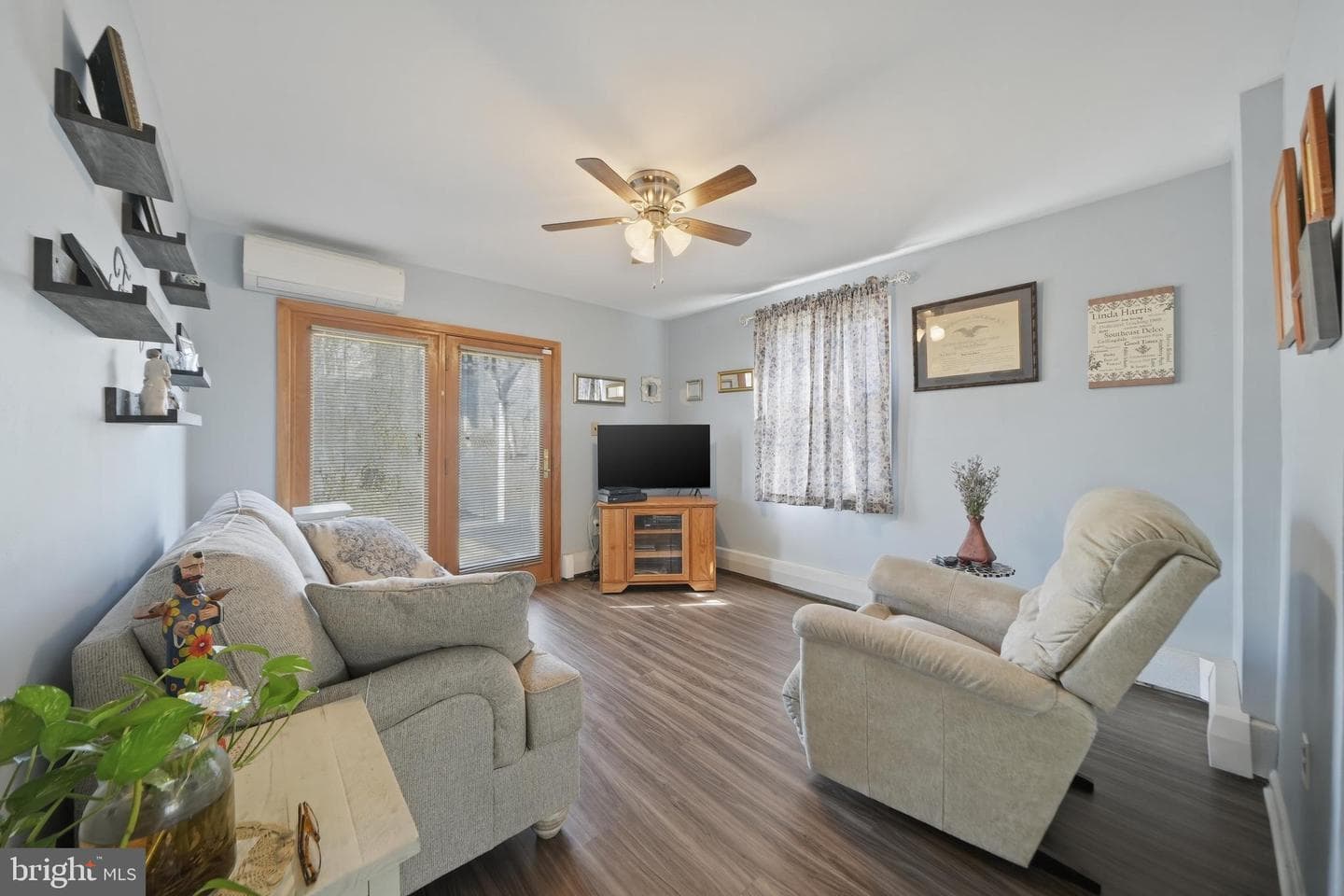 1323 Morton Avenue photo 11