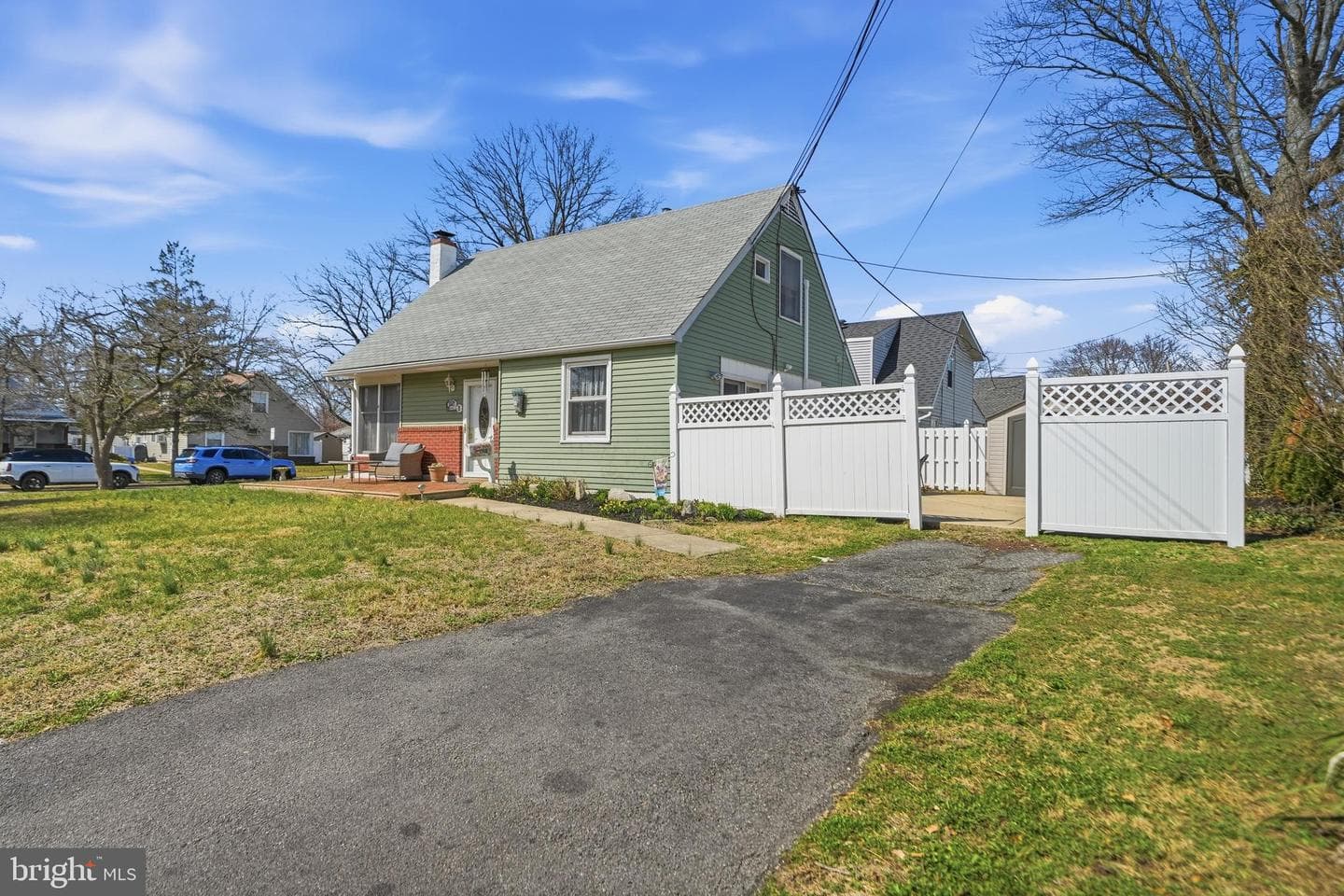 1323 Morton Avenue photo 2
