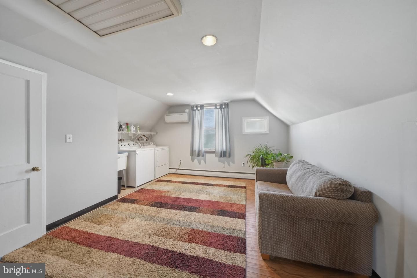 1323 Morton Avenue photo 20