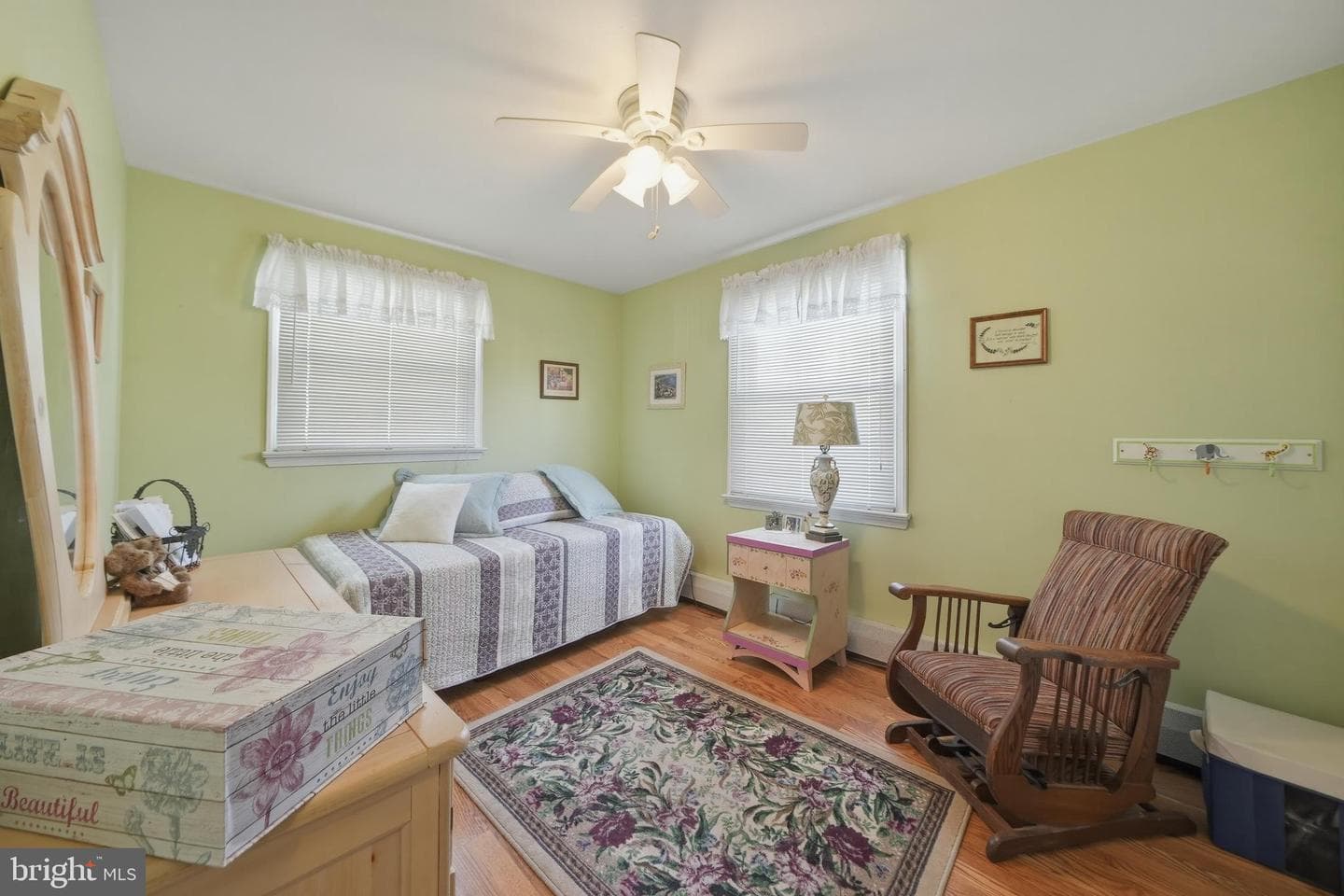 1323 Morton Avenue photo 23